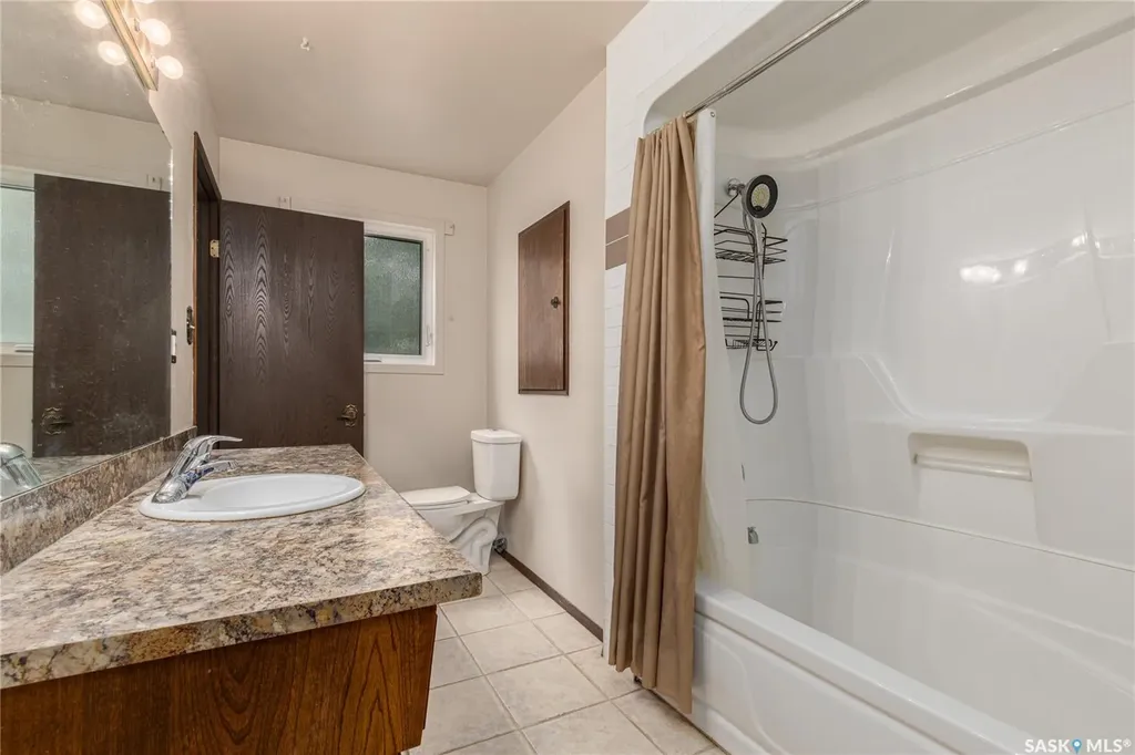 1229 Pascoe Drive W Moose Jaw SK S6H 6Z4