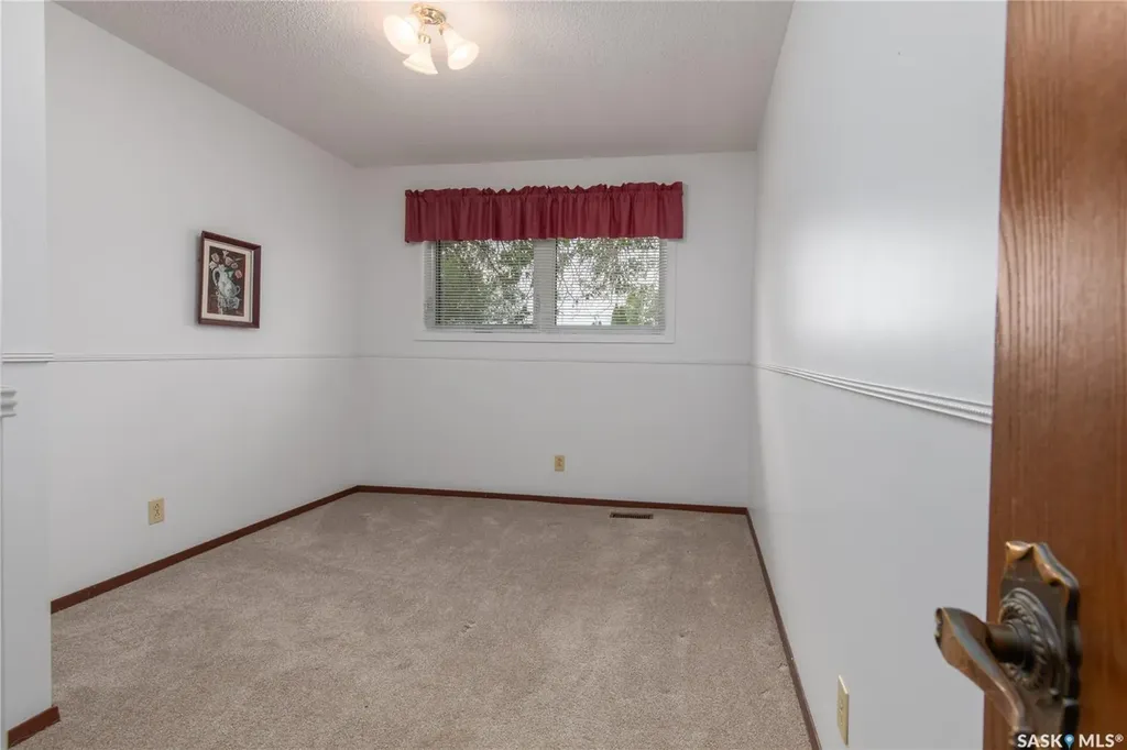 1229 Pascoe Drive W Moose Jaw SK S6H 6Z4