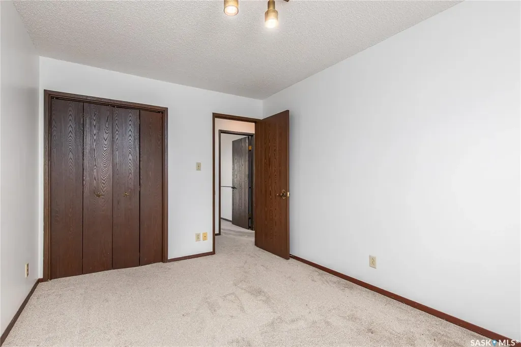 1229 Pascoe Drive W Moose Jaw SK S6H 6Z4