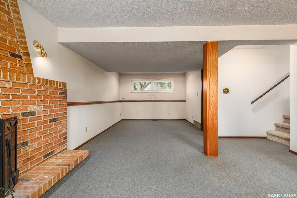 1229 Pascoe Drive W Moose Jaw SK S6H 6Z4