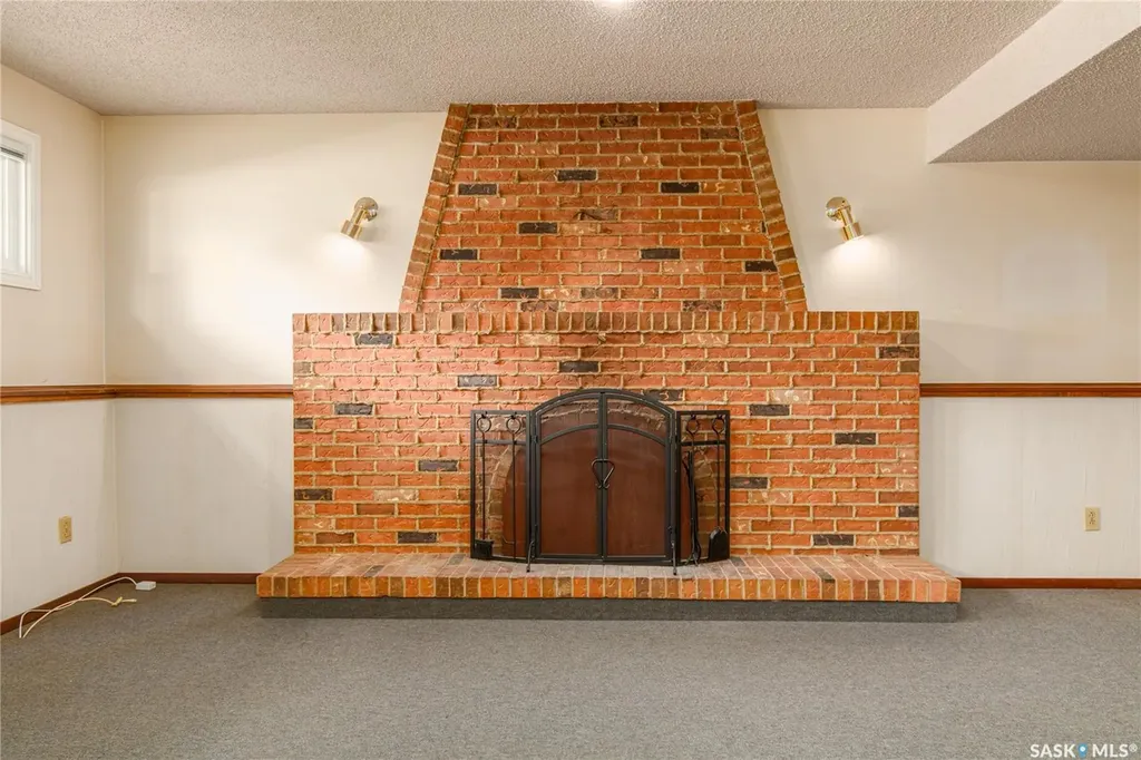 1229 Pascoe Drive W Moose Jaw SK S6H 6Z4