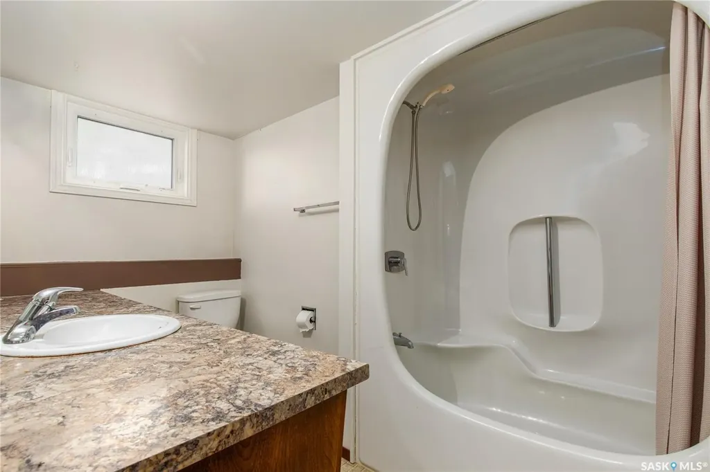 1229 Pascoe Drive W Moose Jaw SK S6H 6Z4