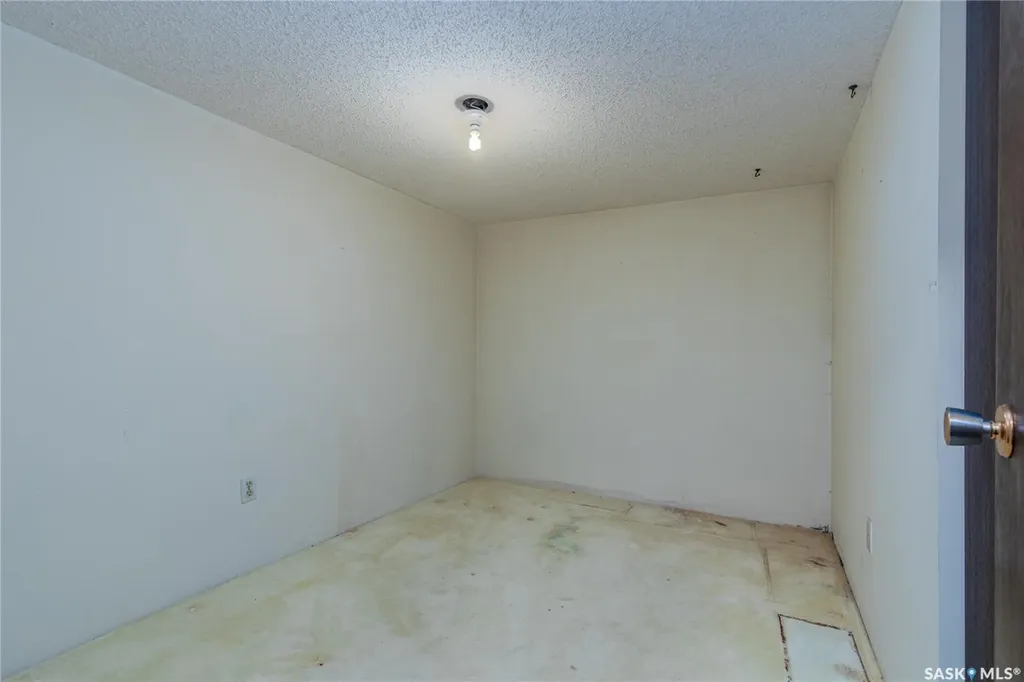 1229 Pascoe Drive W Moose Jaw SK S6H 6Z4