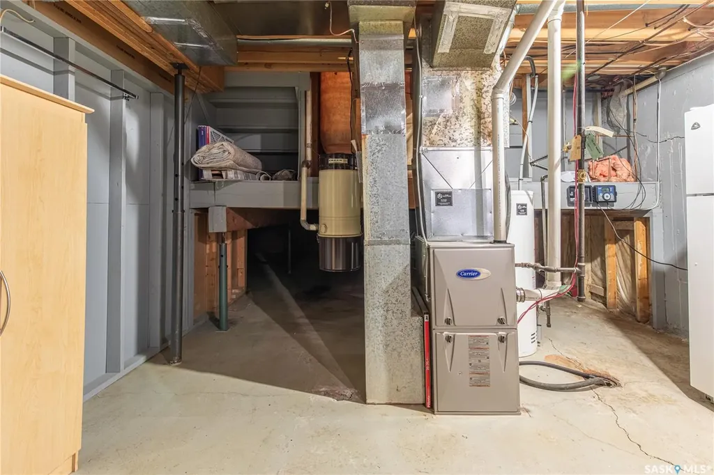 1229 Pascoe Drive W Moose Jaw SK S6H 6Z4