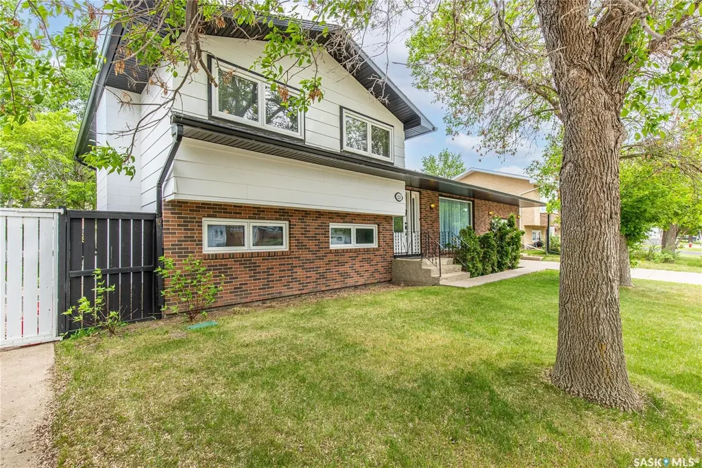 1229 Pascoe Drive W Moose Jaw SK S6H 6Z4