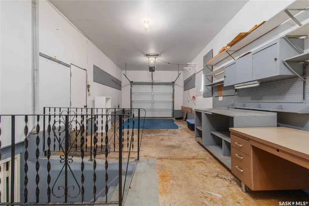 1229 Pascoe Drive W Moose Jaw SK S6H 6Z4