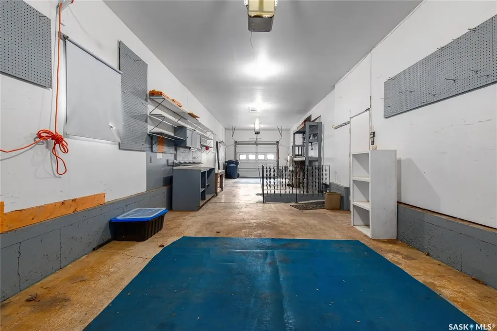 1229 Pascoe Drive W Moose Jaw SK S6H 6Z4
