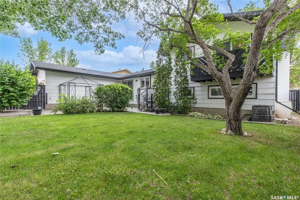 1229 Pascoe Drive W Moose Jaw SK S6H 6Z4