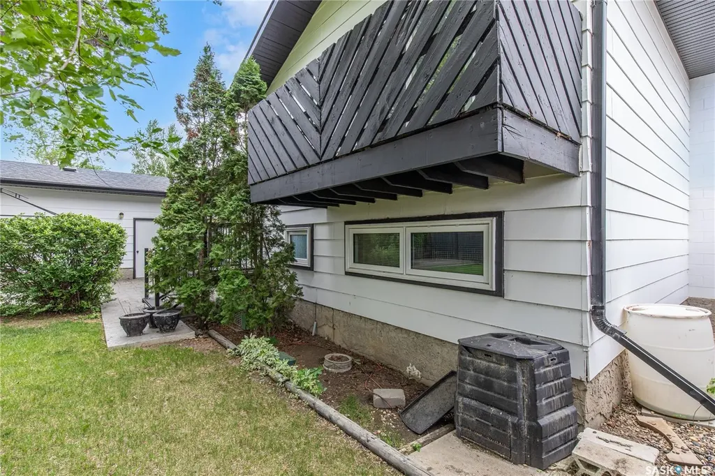 1229 Pascoe Drive W Moose Jaw SK S6H 6Z4