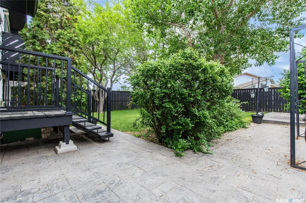 1229 Pascoe Drive W Moose Jaw SK S6H 6Z4