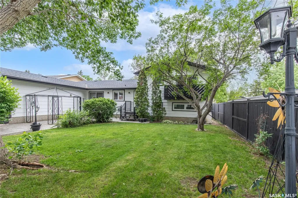 1229 Pascoe Drive W Moose Jaw SK S6H 6Z4