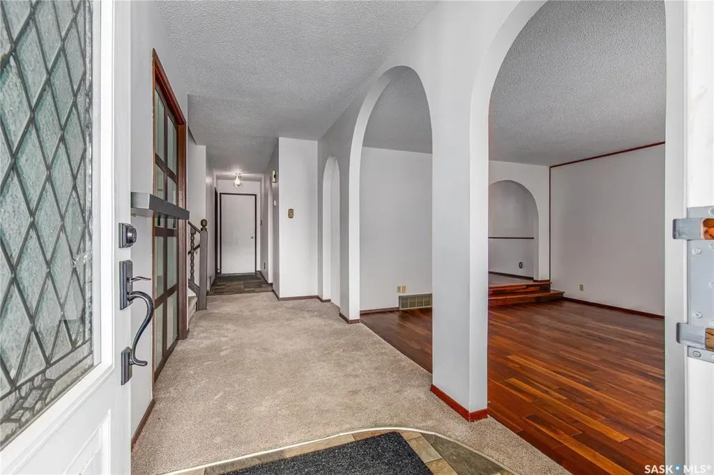 1229 Pascoe Drive W Moose Jaw SK S6H 6Z4