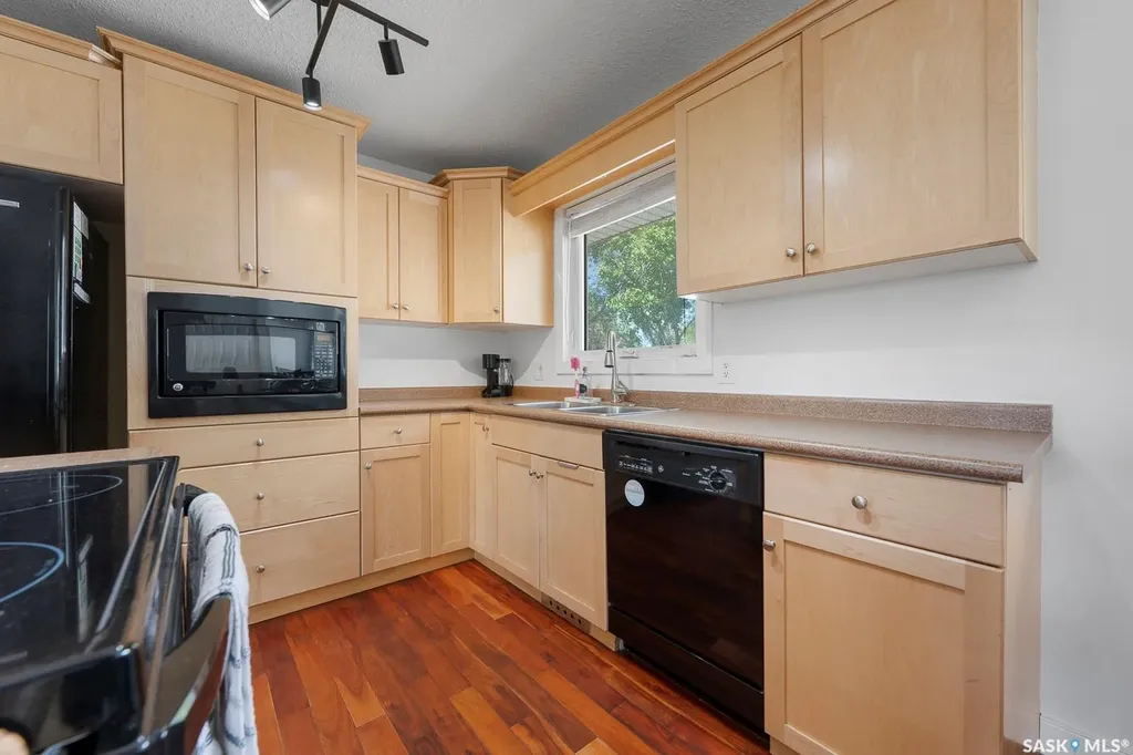 2 Pleasantview Bay Regina SK S4R 5H3