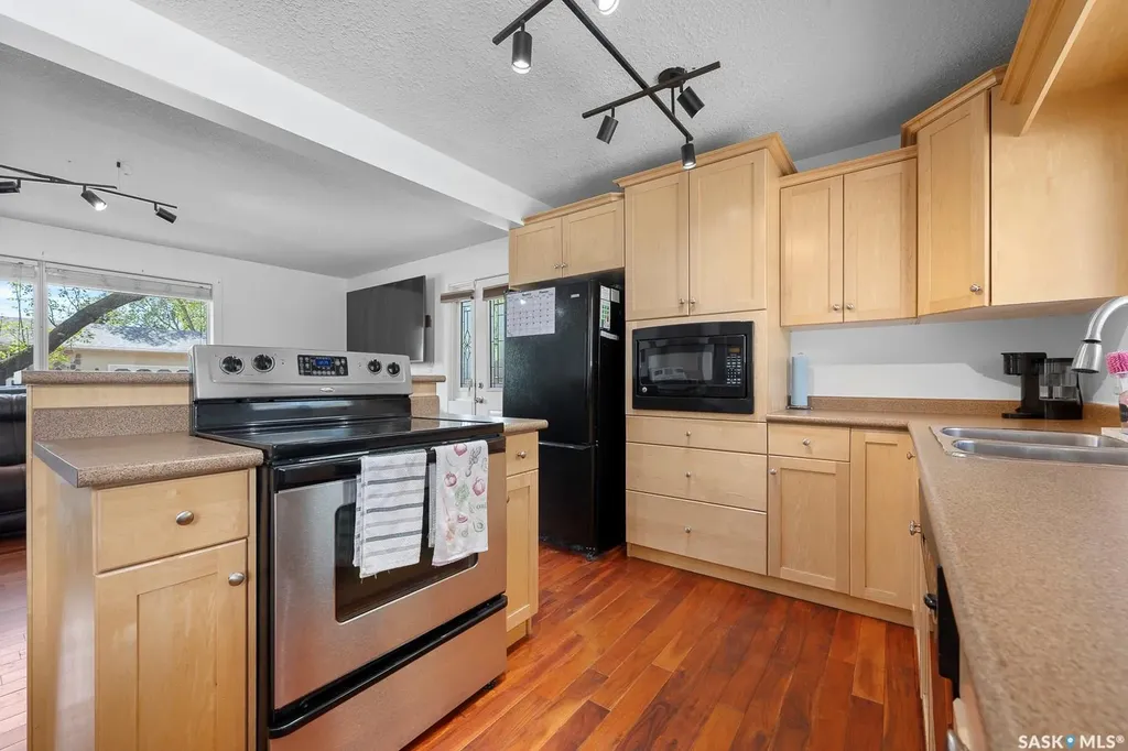 2 Pleasantview Bay Regina SK S4R 5H3