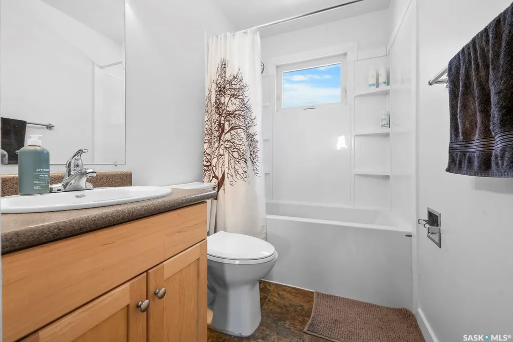 2 Pleasantview Bay Regina SK S4R 5H3