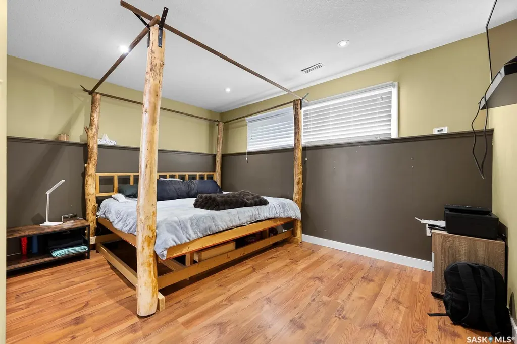 2 Pleasantview Bay Regina SK S4R 5H3