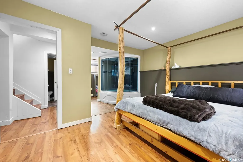 2 Pleasantview Bay Regina SK S4R 5H3