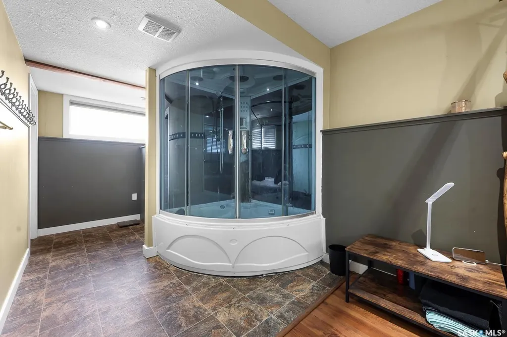 2 Pleasantview Bay Regina SK S4R 5H3
