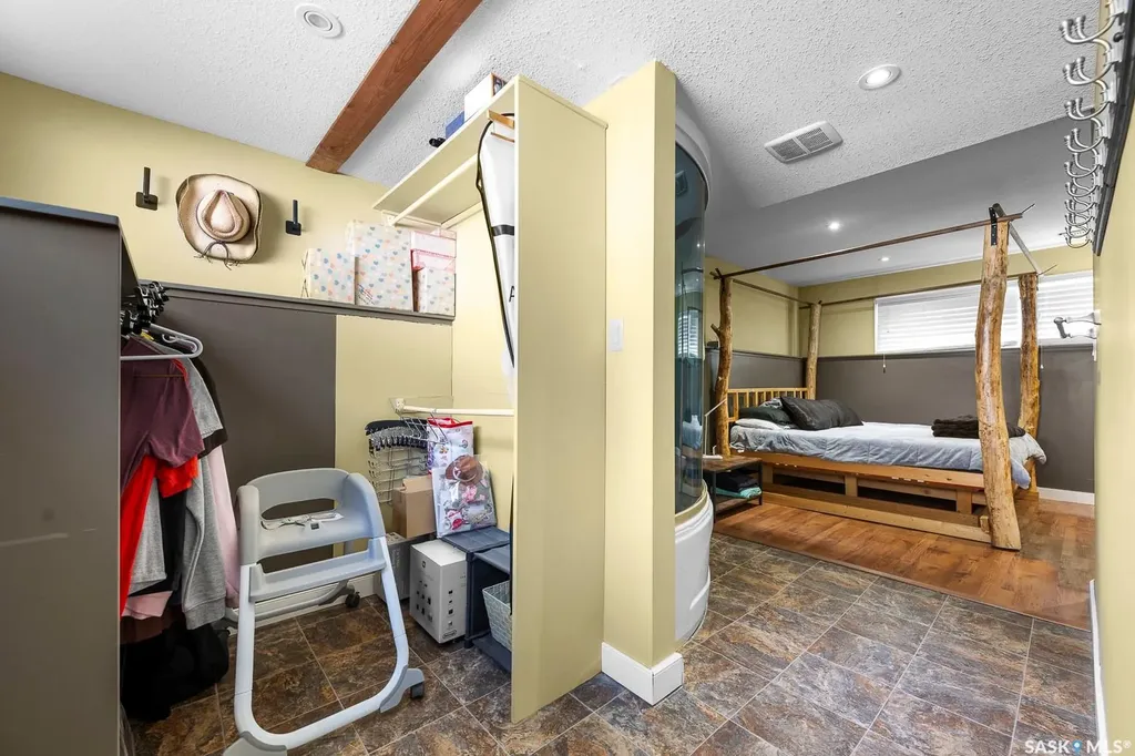 2 Pleasantview Bay Regina SK S4R 5H3