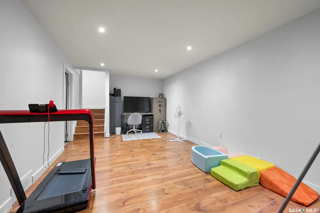 2 Pleasantview Bay Regina SK S4R 5H3