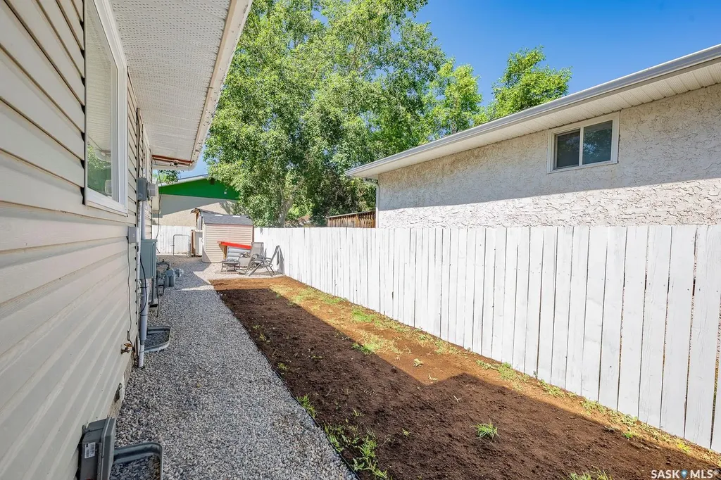 2 Pleasantview Bay Regina SK S4R 5H3