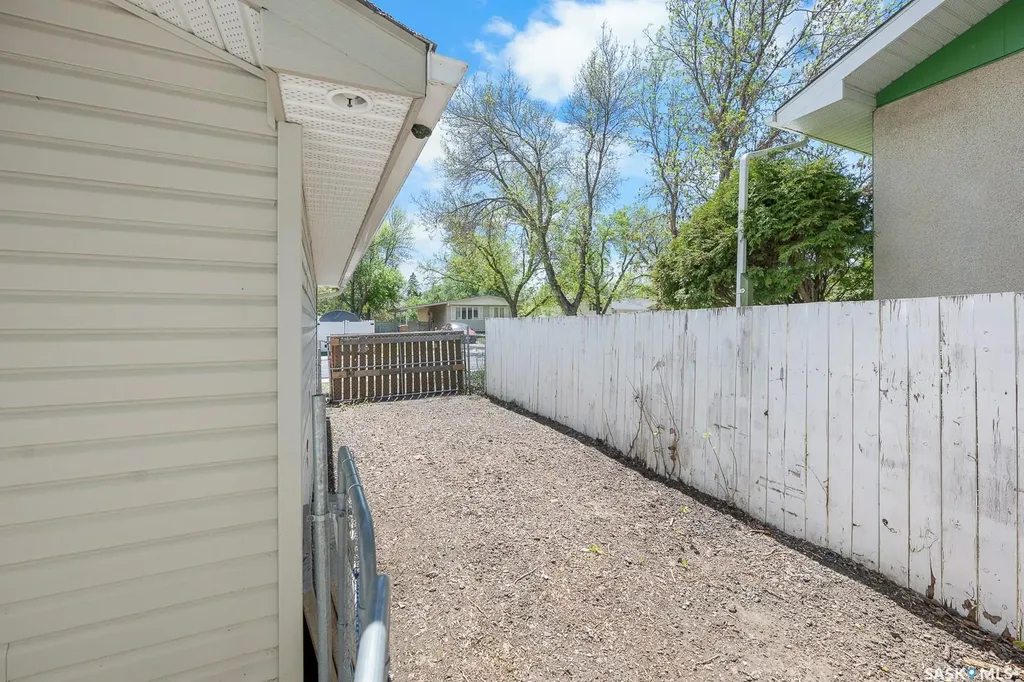 2 Pleasantview Bay Regina SK S4R 5H3