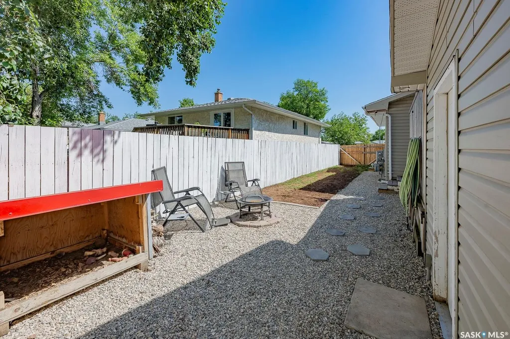 2 Pleasantview Bay Regina SK S4R 5H3
