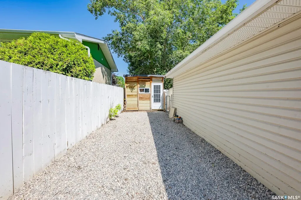 2 Pleasantview Bay Regina SK S4R 5H3