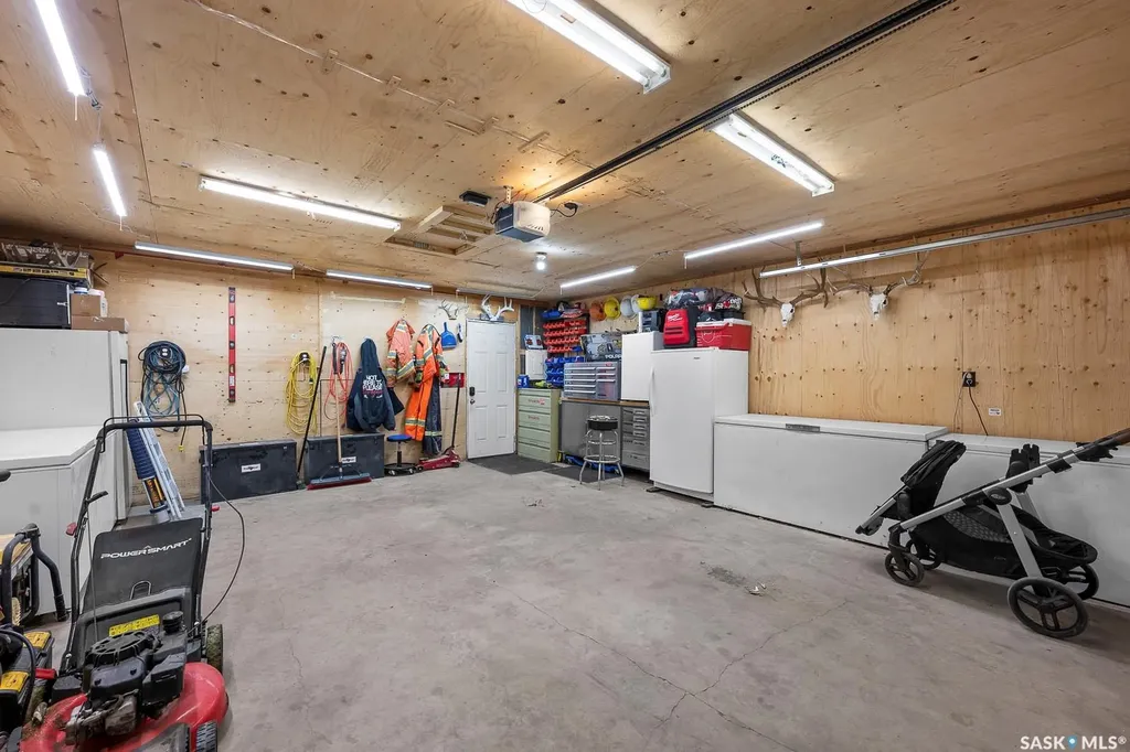 2 Pleasantview Bay Regina SK S4R 5H3