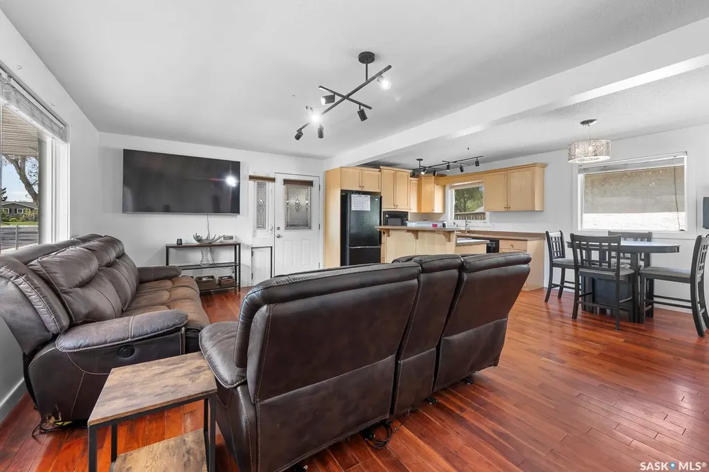 2 Pleasantview Bay Regina SK S4R 5H3
