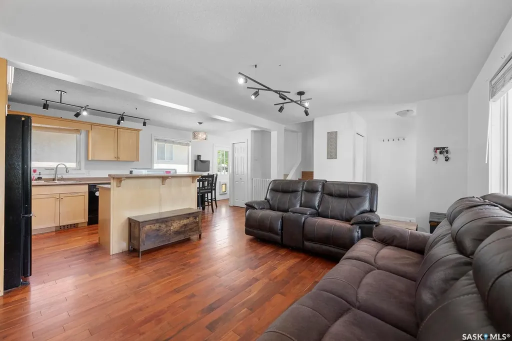2 Pleasantview Bay Regina SK S4R 5H3