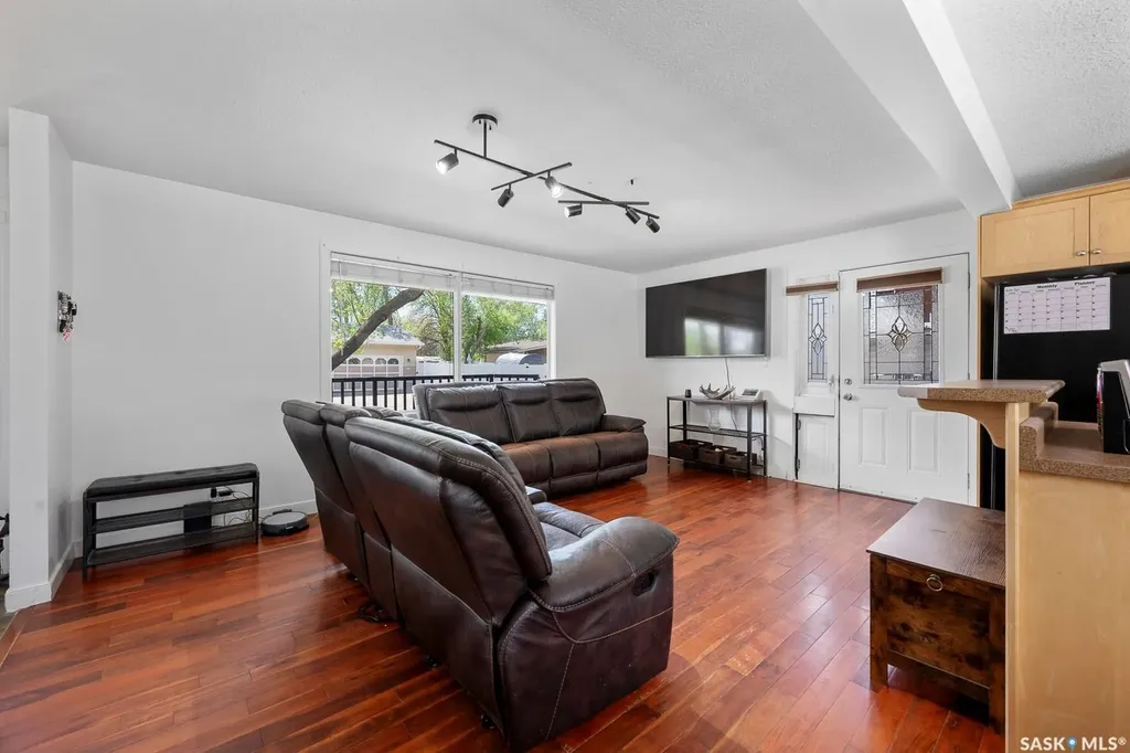 2 Pleasantview Bay Regina SK S4R 5H3