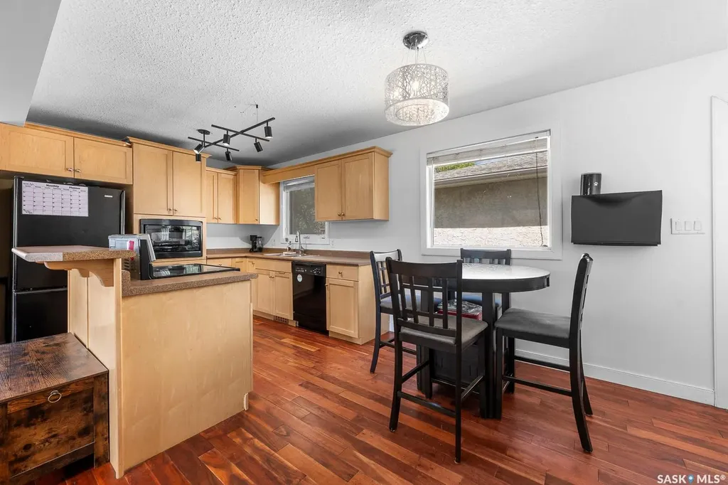 2 Pleasantview Bay Regina SK S4R 5H3
