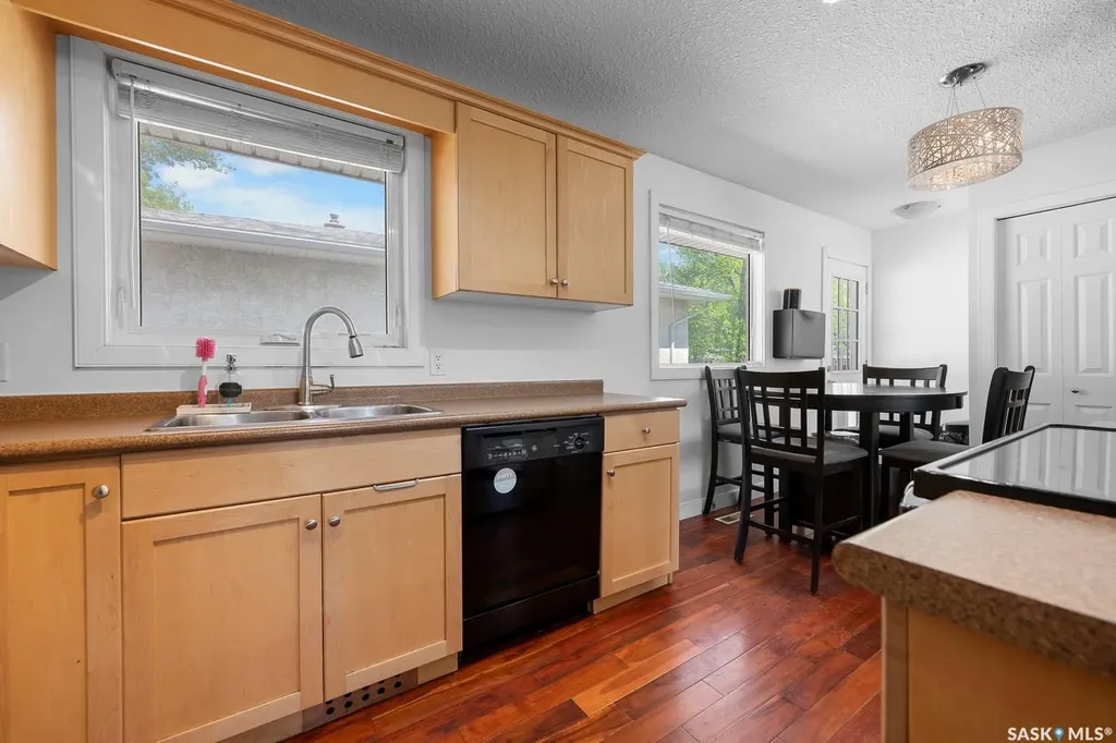 2 Pleasantview Bay Regina SK S4R 5H3