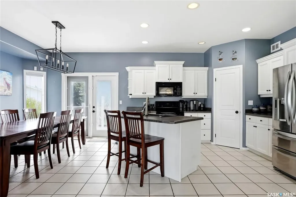 206 Carr Lane Saskatoon SK S7S 1M3
