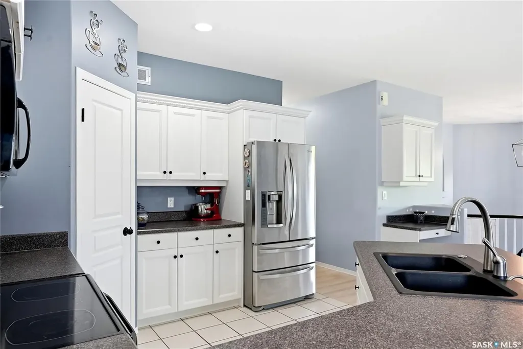 206 Carr Lane Saskatoon SK S7S 1M3