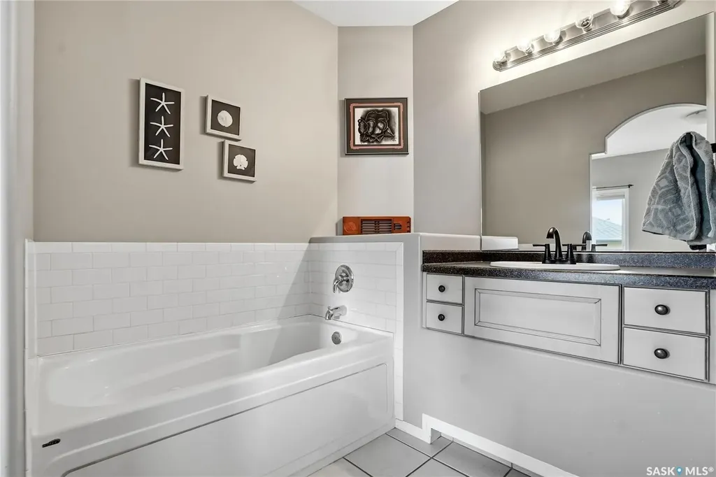 206 Carr Lane Saskatoon SK S7S 1M3