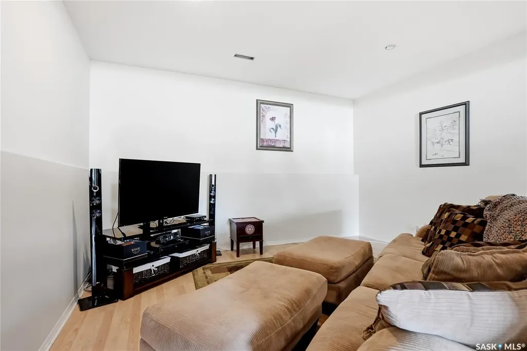 206 Carr Lane Saskatoon SK S7S 1M3