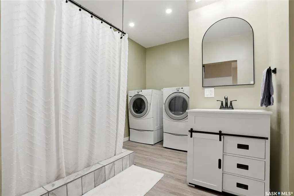 206 Carr Lane Saskatoon SK S7S 1M3