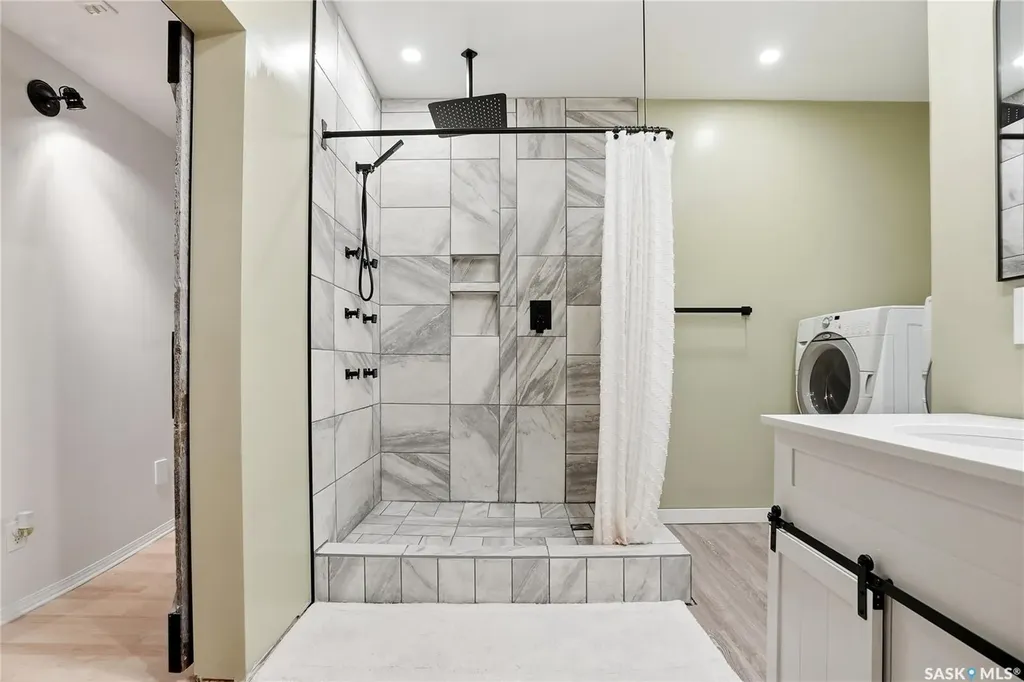 206 Carr Lane Saskatoon SK S7S 1M3