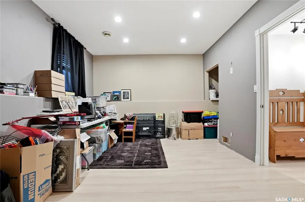 206 Carr Lane Saskatoon SK S7S 1M3
