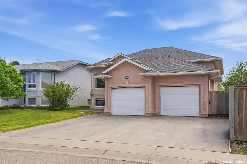 206 Carr Lane Saskatoon SK S7S 1M3