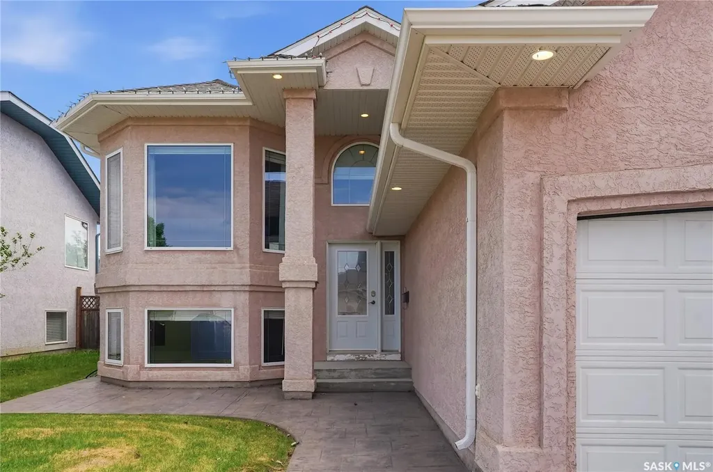 206 Carr Lane Saskatoon SK S7S 1M3