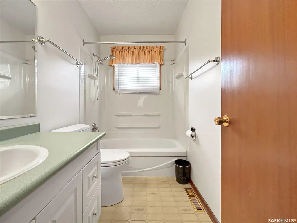 2606 37th Street W Saskatoon SK S7L 4E8