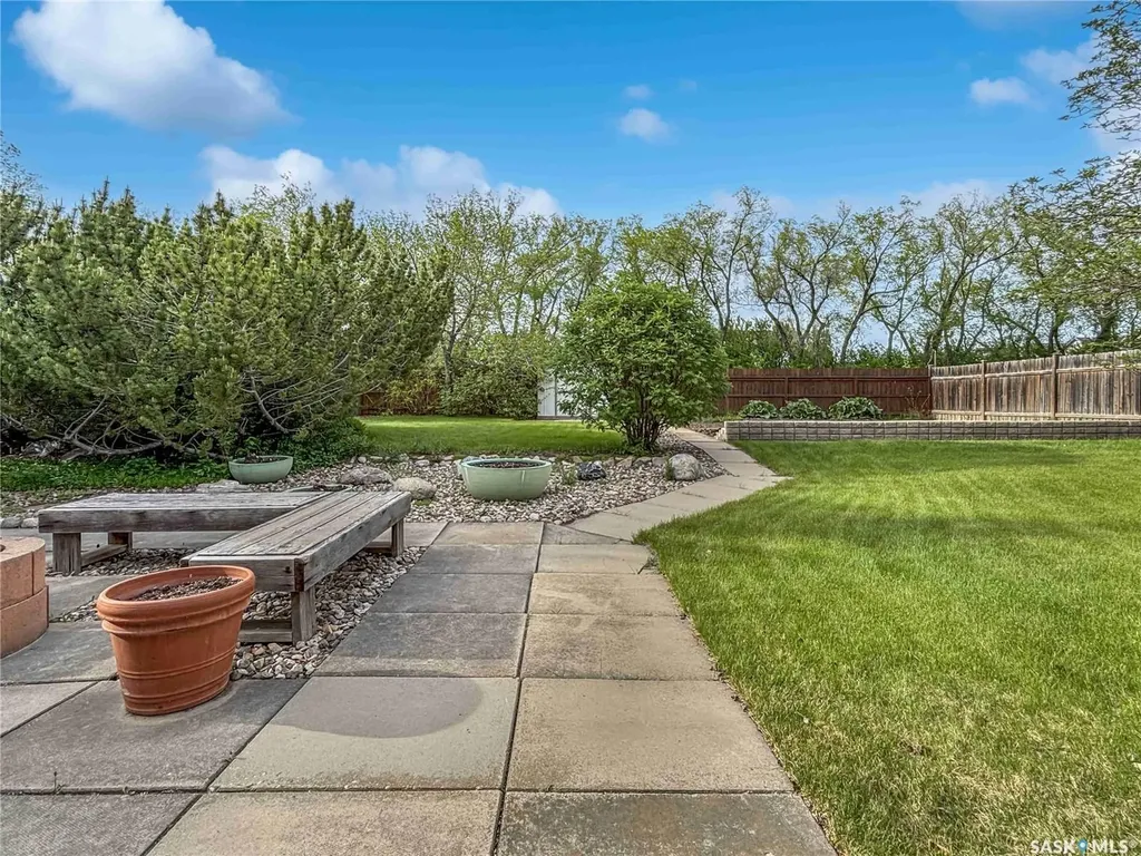 2606 37th Street W Saskatoon SK S7L 4E8