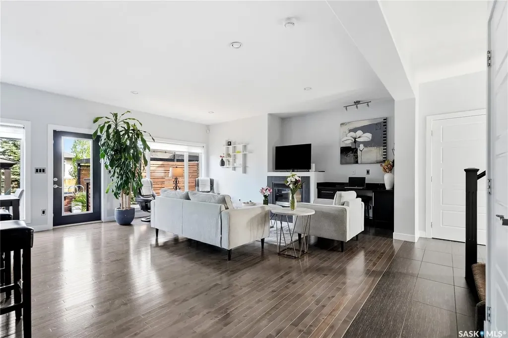 707 Sauer Crescent Saskatoon SK S7W 0J8