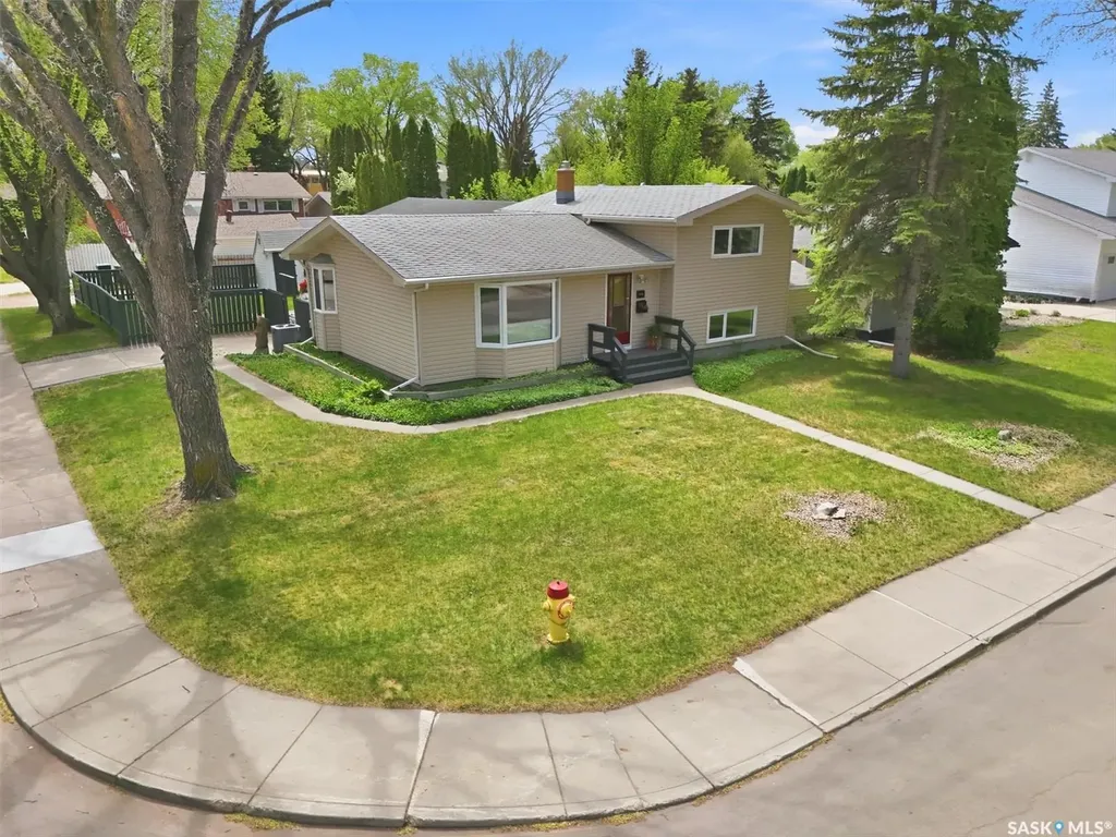 52 Potter Crescent Saskatoon SK S7H 3L3