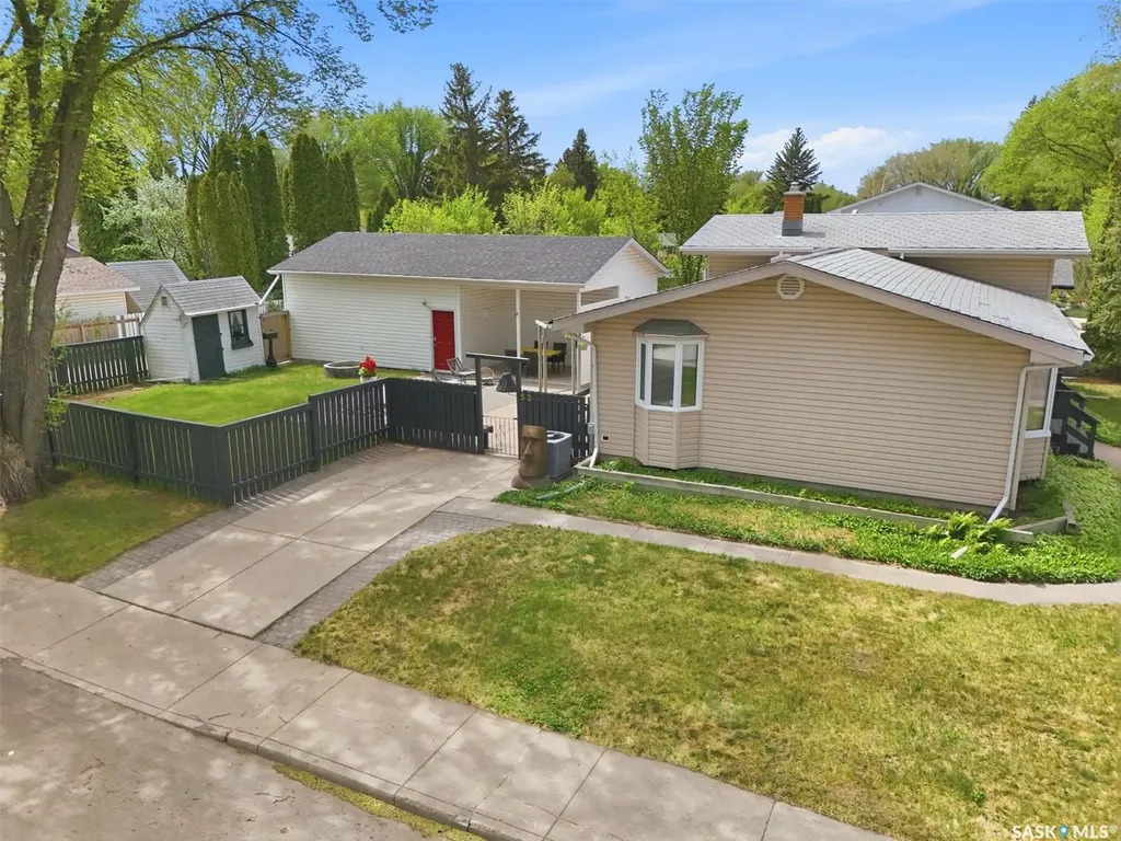52 Potter Crescent Saskatoon SK S7H 3L3