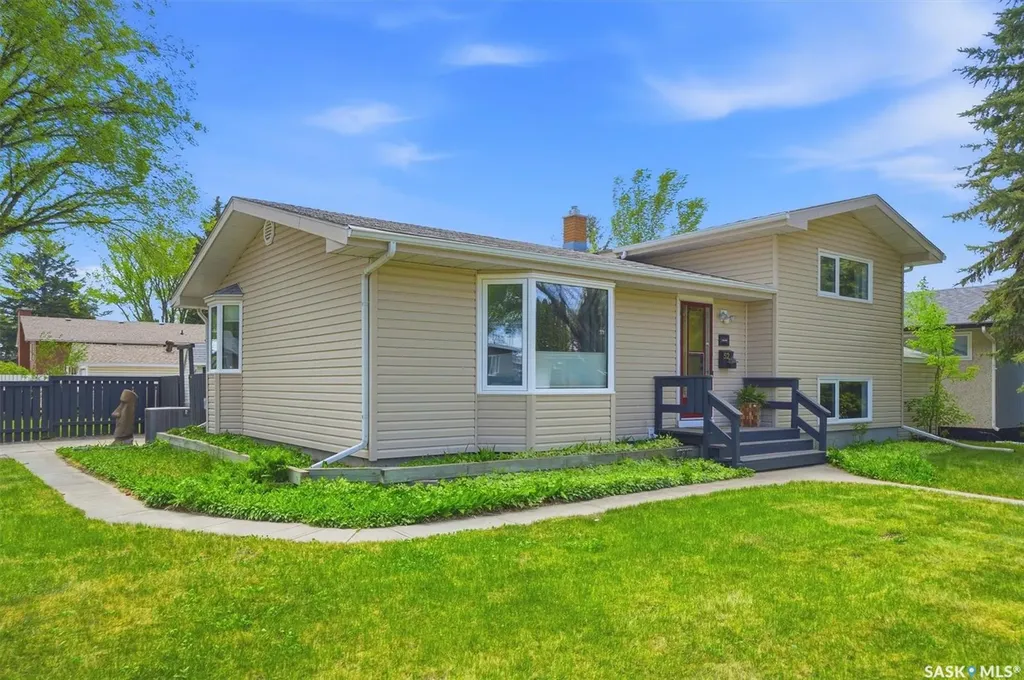 52 Potter Crescent Saskatoon SK S7H 3L3