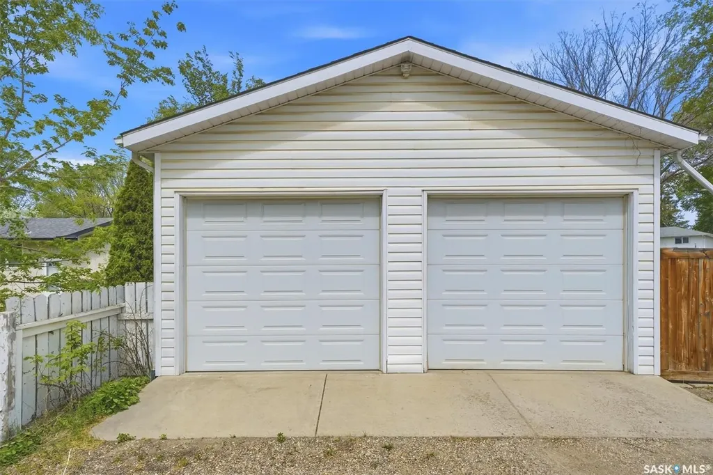 52 Potter Crescent Saskatoon SK S7H 3L3